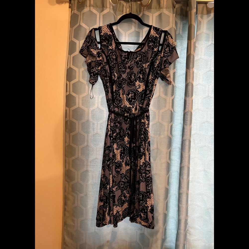 Flower print cold shoulder midi dress